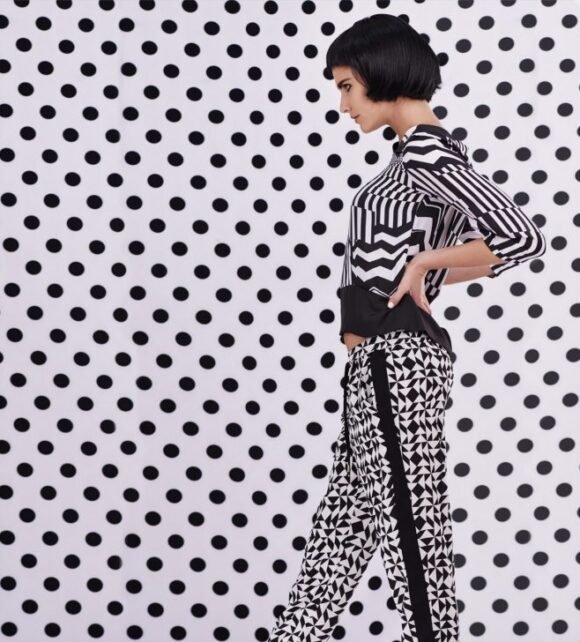 model-wearing-stylish-polka-shirt-3-1200x1324-660x728-1 model-wearing-stylish-polka-shirt-3-1200x1324-660x728-1